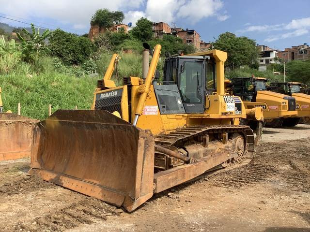 Komatsu D85EX-15 - Buldozer: obrázek 1 Komatsu D85EX-15 - Buldozer: obrázek 1