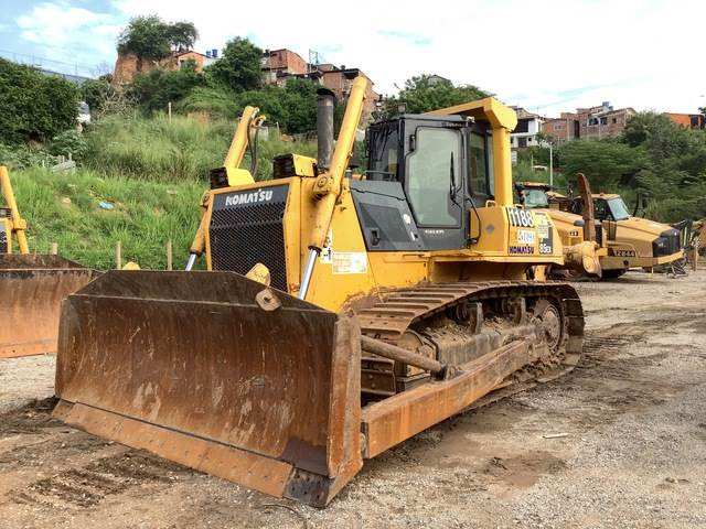 Komatsu D85EX-15 - Buldozer: obrázek 1 Komatsu D85EX-15 - Buldozer: obrázek 1