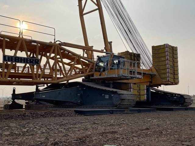 Liebherr LR1600/2 - Pásový jeřáb: obrázek 1 Liebherr LR1600/2 - Pásový jeřáb: obrázek 1
