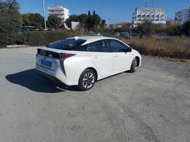 Toyota Prius Hybrid - Osobní auto: obrázek 3 Toyota Prius Hybrid - Osobní auto: obrázek 3