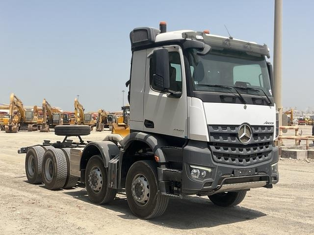 Mercedes-Benz Arocs 4240 - Podvozek s kabinou: obrázek 4 Mercedes-Benz Arocs 4240 - Podvozek s kabinou: obrázek 4