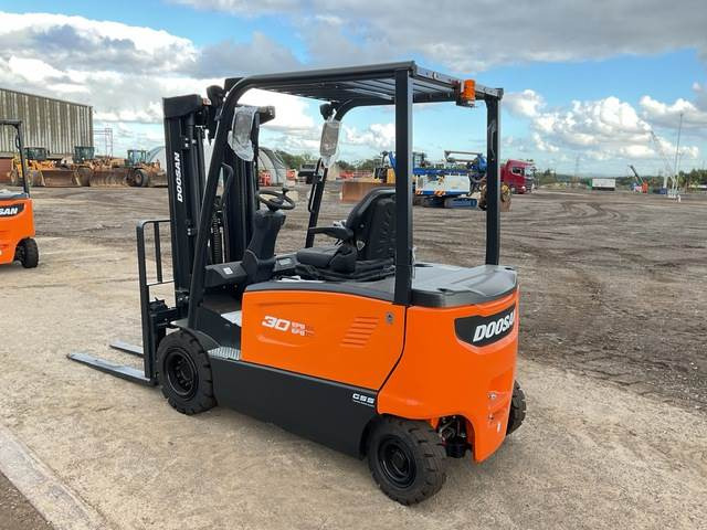 Doosan B30X-7 PLUS - Elektrický vysokozdvižný vozík: obrázek 2 Doosan B30X-7 PLUS - Elektrický vysokozdvižný vozík: obrázek 2