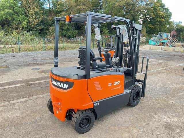 Doosan B30X-7 PLUS - Elektrický vysokozdvižný vozík: obrázek 3 Doosan B30X-7 PLUS - Elektrický vysokozdvižný vozík: obrázek 3