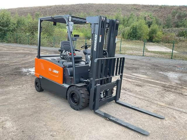 Doosan B35X-7 PLUS - Elektrický vysokozdvižný vozík: obrázek 4 Doosan B35X-7 PLUS - Elektrický vysokozdvižný vozík: obrázek 4