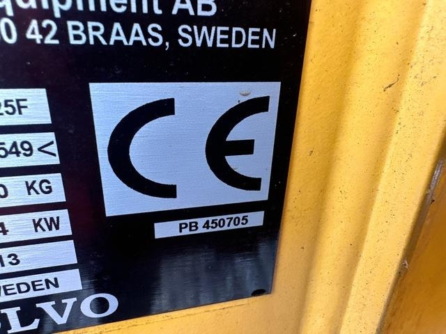 Kloubový sklápěč Volvo A25F: obrázek 6