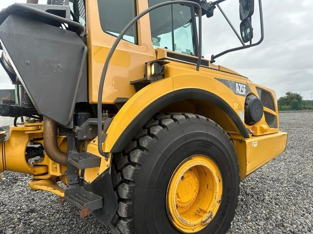 Kloubový sklápěč Volvo A25F: obrázek 12