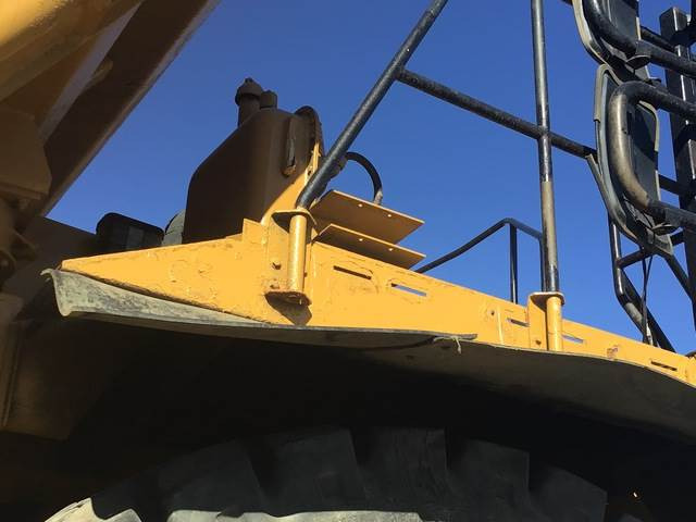 Pevný dempr CAT 777F: obrázek 8