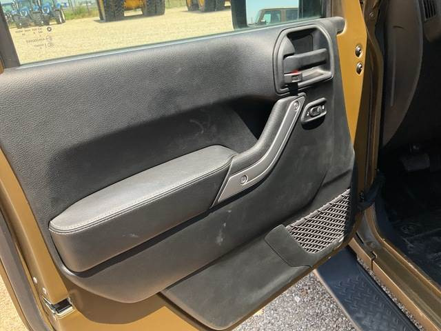 Osobní auto Jeep Wrangler JK Command: obrázek 12