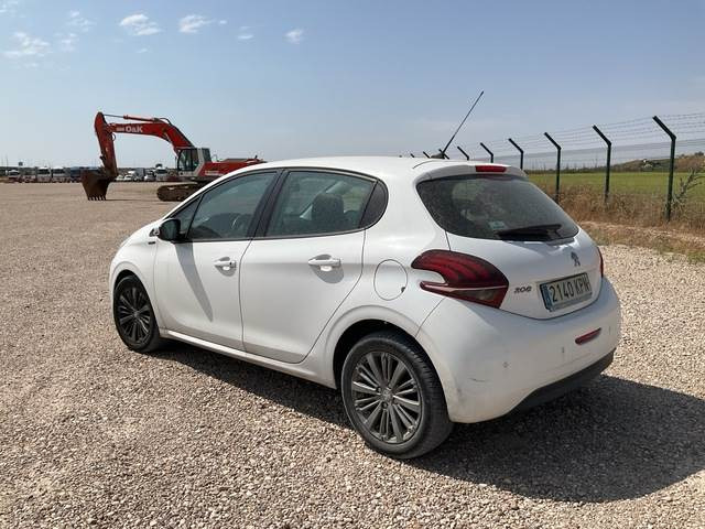 Peugeot 208 Signature PureTech 82 - Osobní auto: obrázek 2 Peugeot 208 Signature PureTech 82 - Osobní auto: obrázek 2