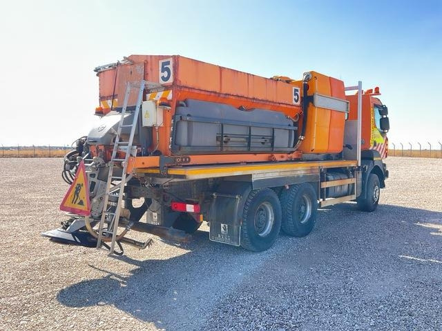 Renault Kerax 430DXI - Vozidlo pro zimní údržbu: obrázek 3 Renault Kerax 430DXI - Vozidlo pro zimní údržbu: obrázek 3