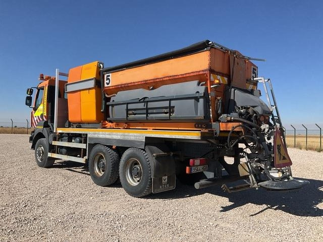 Renault Kerax 430DXI - Vozidlo pro zimní údržbu: obrázek 2 Renault Kerax 430DXI - Vozidlo pro zimní údržbu: obrázek 2