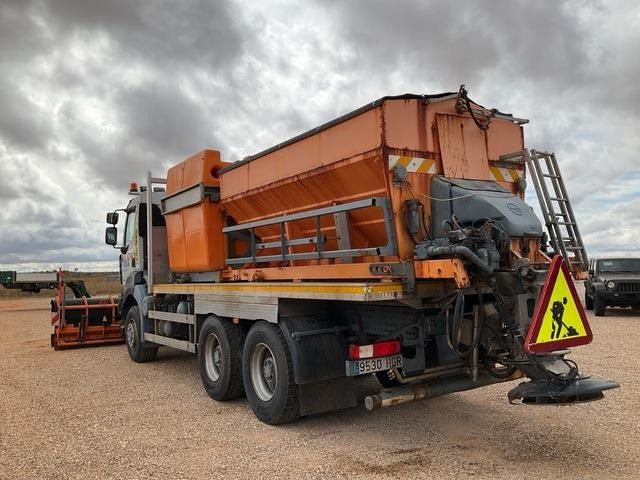 Renault Kerax - Vozidlo pro zimní údržbu: obrázek 2 Renault Kerax - Vozidlo pro zimní údržbu: obrázek 2