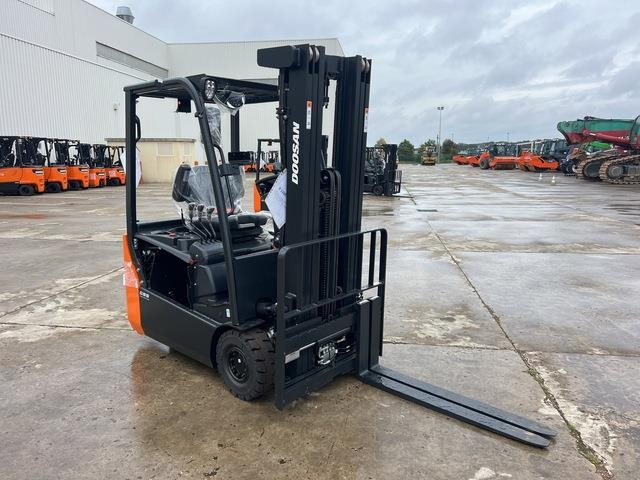 Doosan B15T-7 PLUS - Elektrický vysokozdvižný vozík: obrázek 4 Doosan B15T-7 PLUS - Elektrický vysokozdvižný vozík: obrázek 4