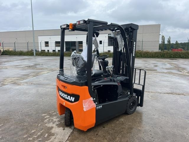 Doosan B15T-7 PLUS - Elektrický vysokozdvižný vozík: obrázek 3 Doosan B15T-7 PLUS - Elektrický vysokozdvižný vozík: obrázek 3