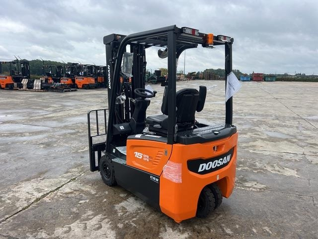 Doosan B15T-7 PLUS - Elektrický vysokozdvižný vozík: obrázek 2 Doosan B15T-7 PLUS - Elektrický vysokozdvižný vozík: obrázek 2