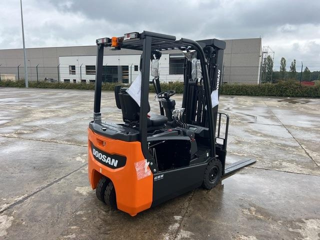 Doosan B15T-7 PLUS - Elektrický vysokozdvižný vozík: obrázek 3 Doosan B15T-7 PLUS - Elektrický vysokozdvižný vozík: obrázek 3