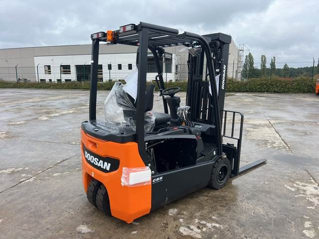 Doosan B20T-7 PLUS - Elektrický vysokozdvižný vozík: obrázek 3 Doosan B20T-7 PLUS - Elektrický vysokozdvižný vozík: obrázek 3