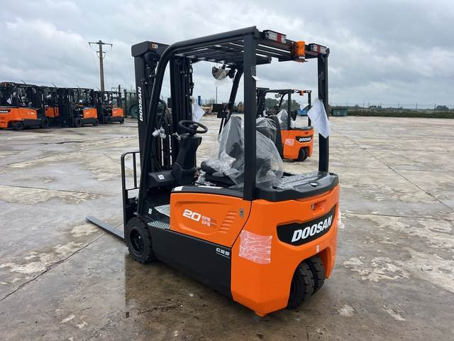 Doosan B20T-7 PLUS - Elektrický vysokozdvižný vozík: obrázek 2 Doosan B20T-7 PLUS - Elektrický vysokozdvižný vozík: obrázek 2