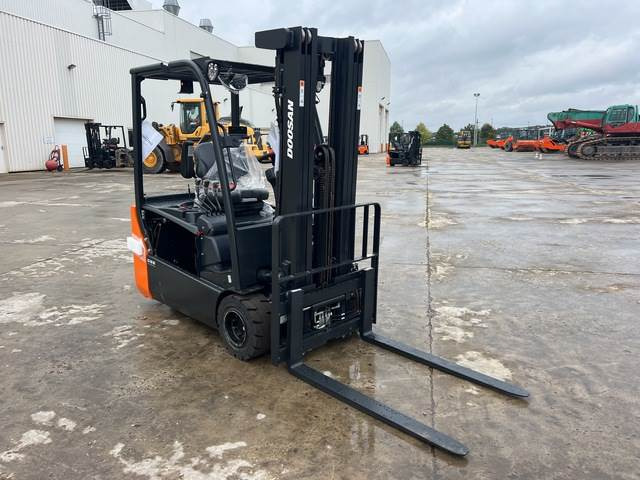 Doosan B20T-7 PLUS - Elektrický vysokozdvižný vozík: obrázek 4 Doosan B20T-7 PLUS - Elektrický vysokozdvižný vozík: obrázek 4