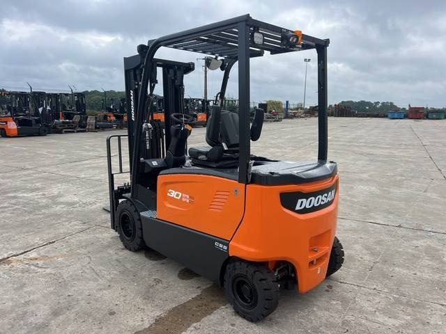 Doosan B30X-7 PLUS - Elektrický vysokozdvižný vozík: obrázek 2 Doosan B30X-7 PLUS - Elektrický vysokozdvižný vozík: obrázek 2