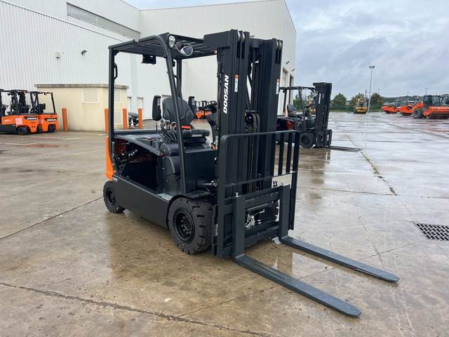 Doosan B30X-7 PLUS - Elektrický vysokozdvižný vozík: obrázek 4 Doosan B30X-7 PLUS - Elektrický vysokozdvižný vozík: obrázek 4