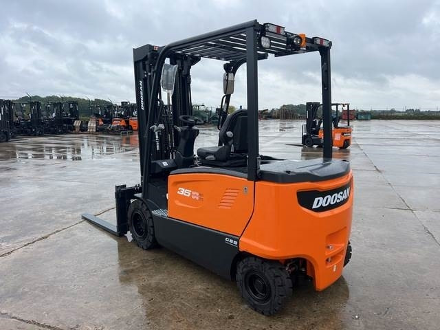 Doosan B35X-7 PLUS - Elektrický vysokozdvižný vozík: obrázek 2 Doosan B35X-7 PLUS - Elektrický vysokozdvižný vozík: obrázek 2