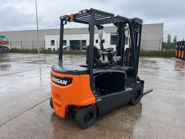 Doosan B35X-7 PLUS - Elektrický vysokozdvižný vozík: obrázek 3 Doosan B35X-7 PLUS - Elektrický vysokozdvižný vozík: obrázek 3