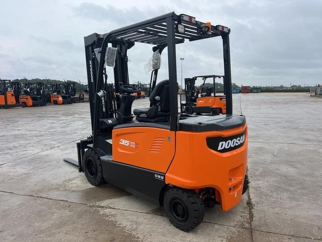 Doosan B35X-7 PLUS - Elektrický vysokozdvižný vozík: obrázek 2 Doosan B35X-7 PLUS - Elektrický vysokozdvižný vozík: obrázek 2