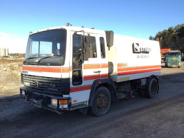 Volvo FL611 - Zametací vůz: obrázek 1 Volvo FL611 - Zametací vůz: obrázek 1