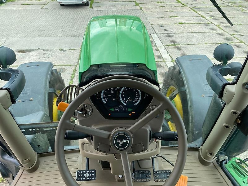 Traktor John Deere 6215R AutoPowr Frontzapfwelle: obrázek 15 Traktor John Deere 6215R AutoPowr Frontzapfwelle: obrázek 15