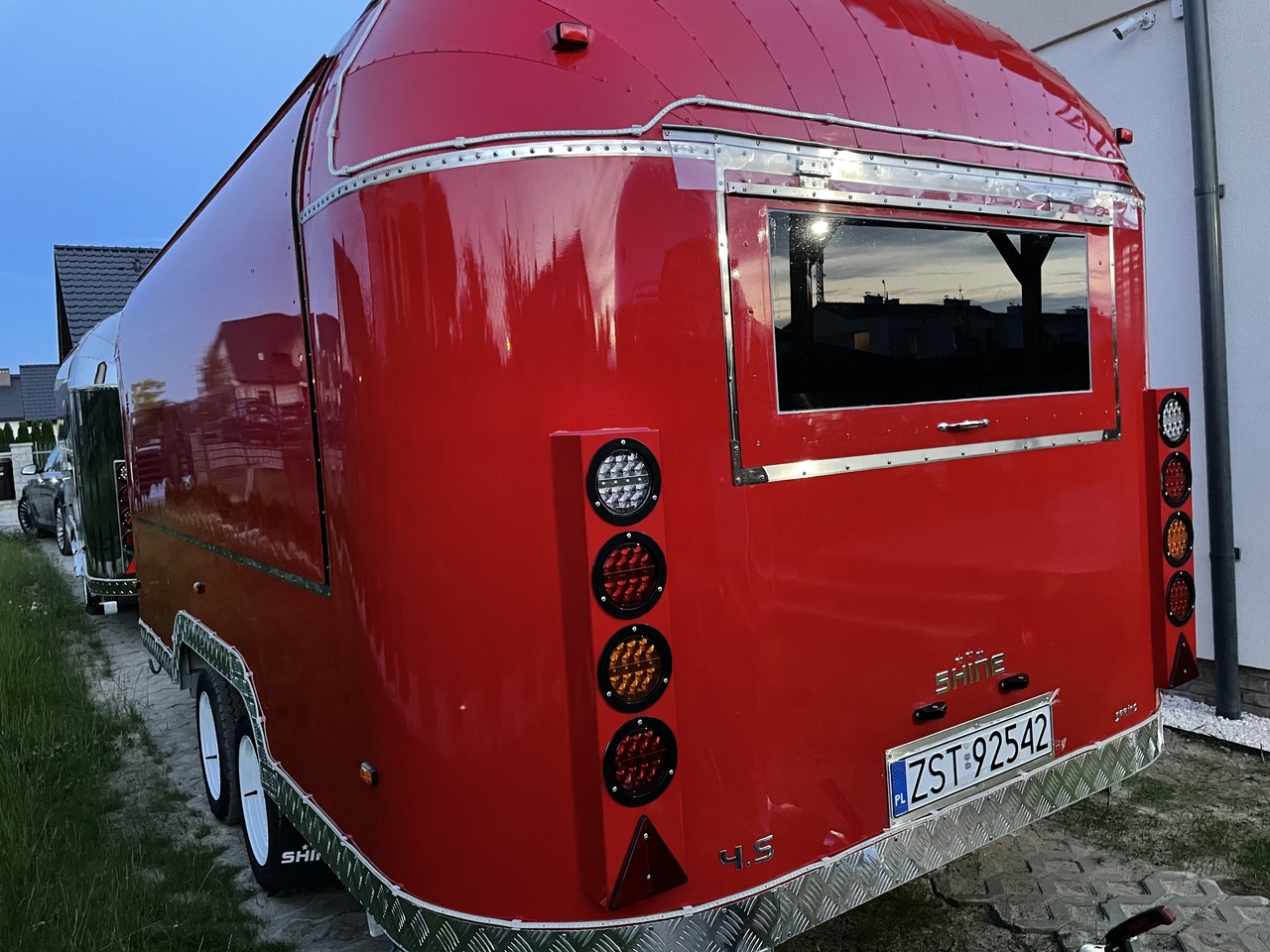 SHINE Spring RED - Prodejní přívěs: obrázek 5 SHINE Spring RED - Prodejní přívěs: obrázek 5