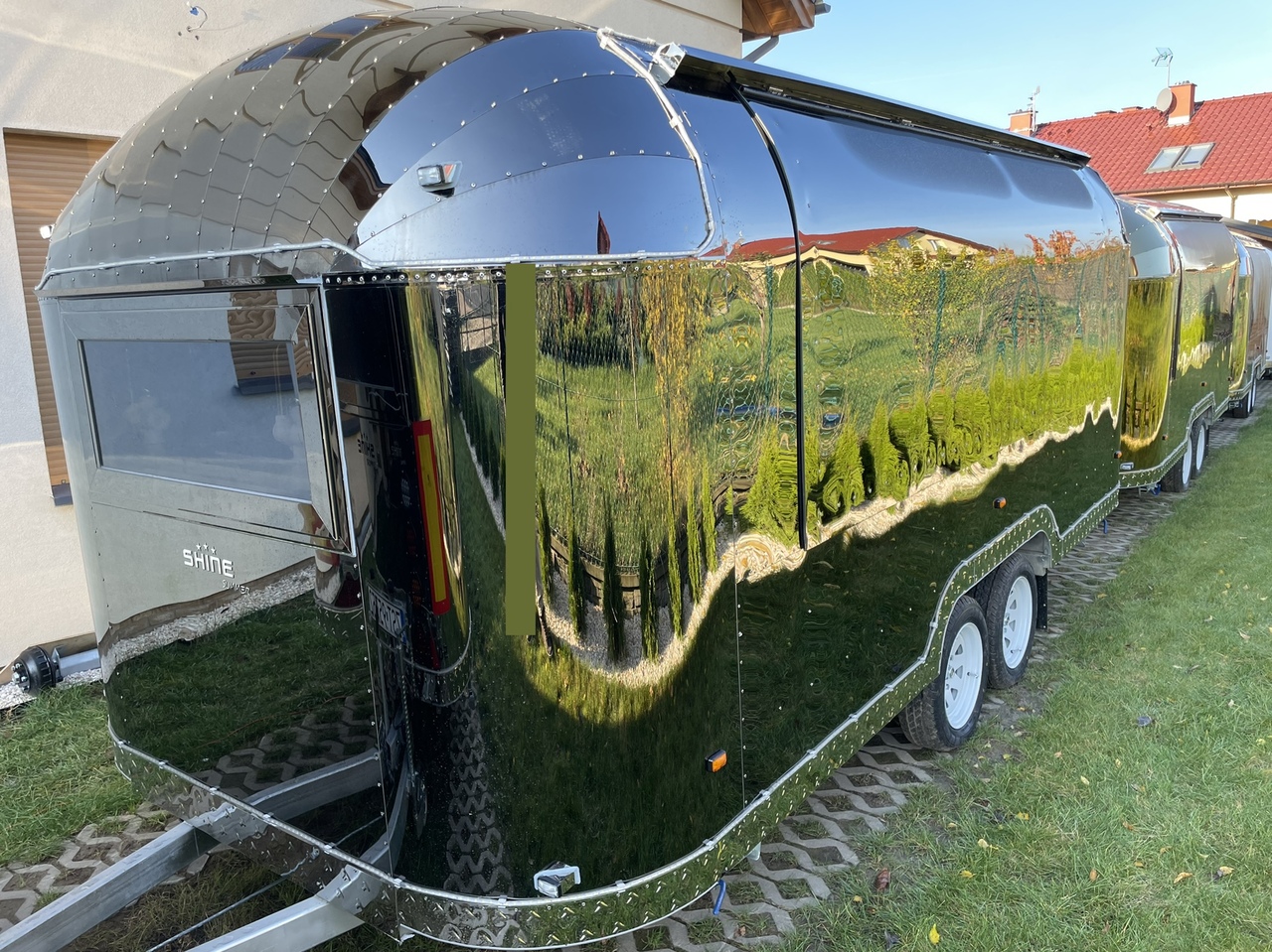 SHINE Summer S BLACK - Prodejní přívěs: obrázek 1 SHINE Summer S BLACK - Prodejní přívěs: obrázek 1