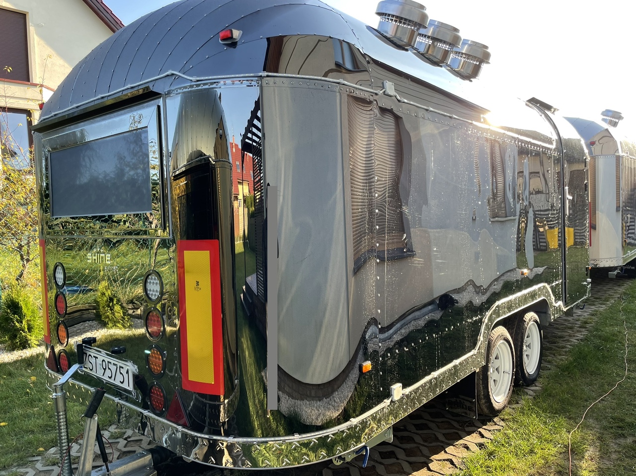 SHINE Summer S BLACK - Prodejní přívěs: obrázek 3 SHINE Summer S BLACK - Prodejní přívěs: obrázek 3