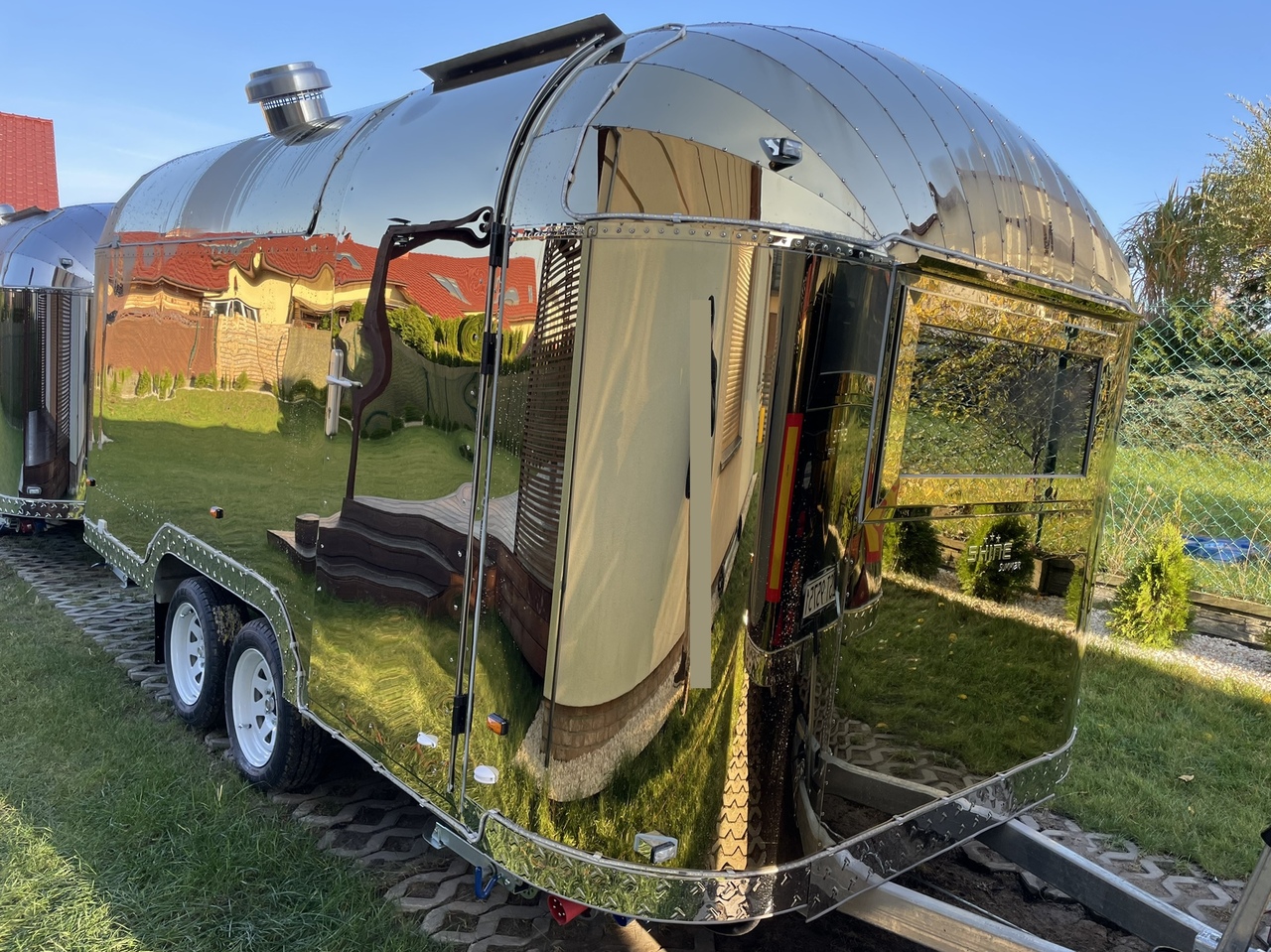 SHINE Summer S GOLD - Prodejní přívěs: obrázek 1 SHINE Summer S GOLD - Prodejní přívěs: obrázek 1