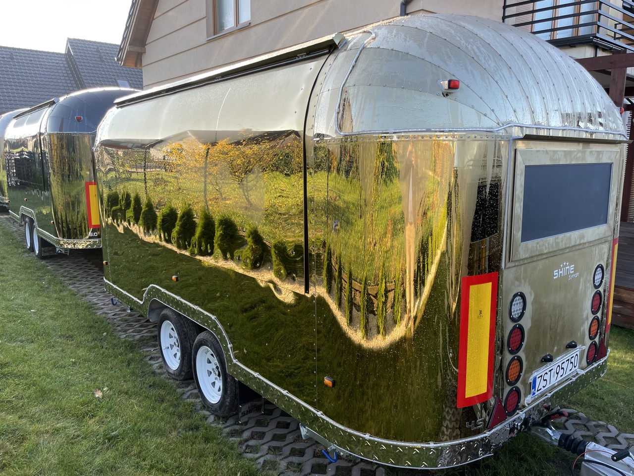 SHINE Summer S GOLD - Prodejní přívěs: obrázek 3 SHINE Summer S GOLD - Prodejní přívěs: obrázek 3