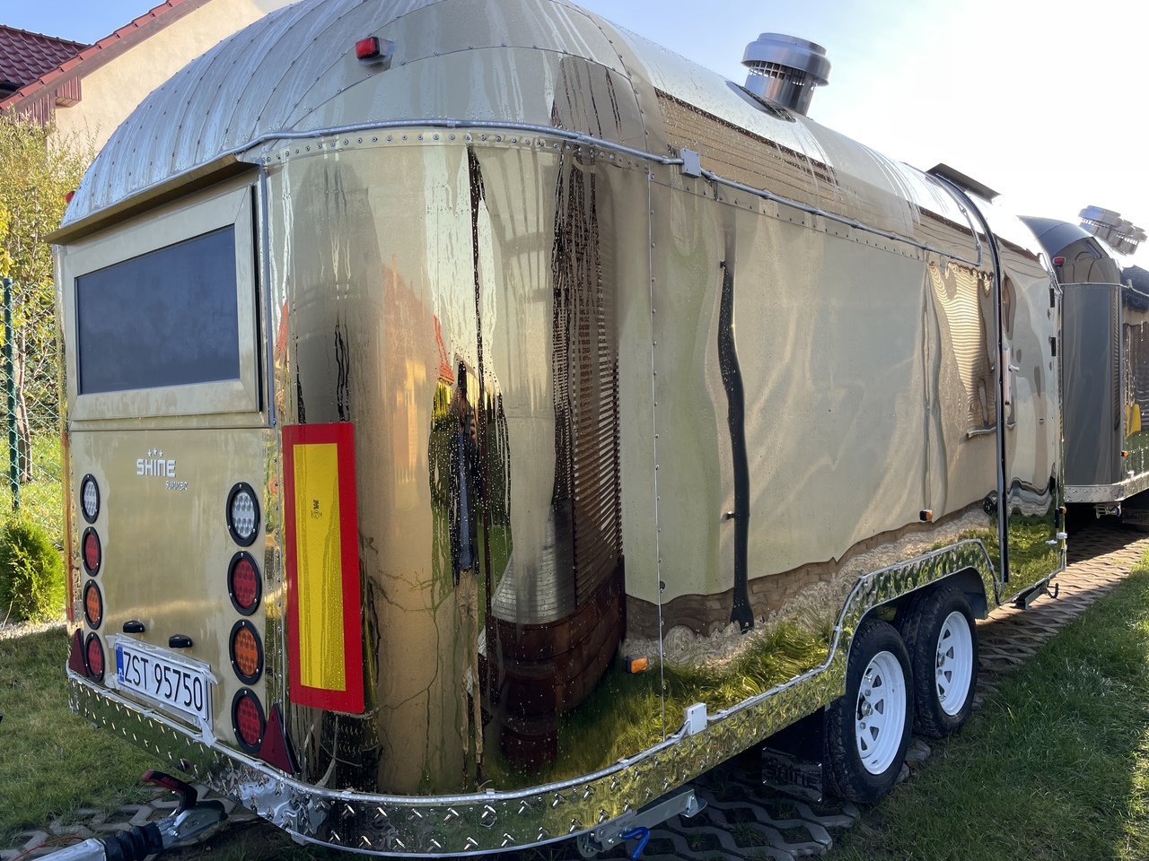 SHINE Summer S GOLD - Prodejní přívěs: obrázek 2 SHINE Summer S GOLD - Prodejní přívěs: obrázek 2