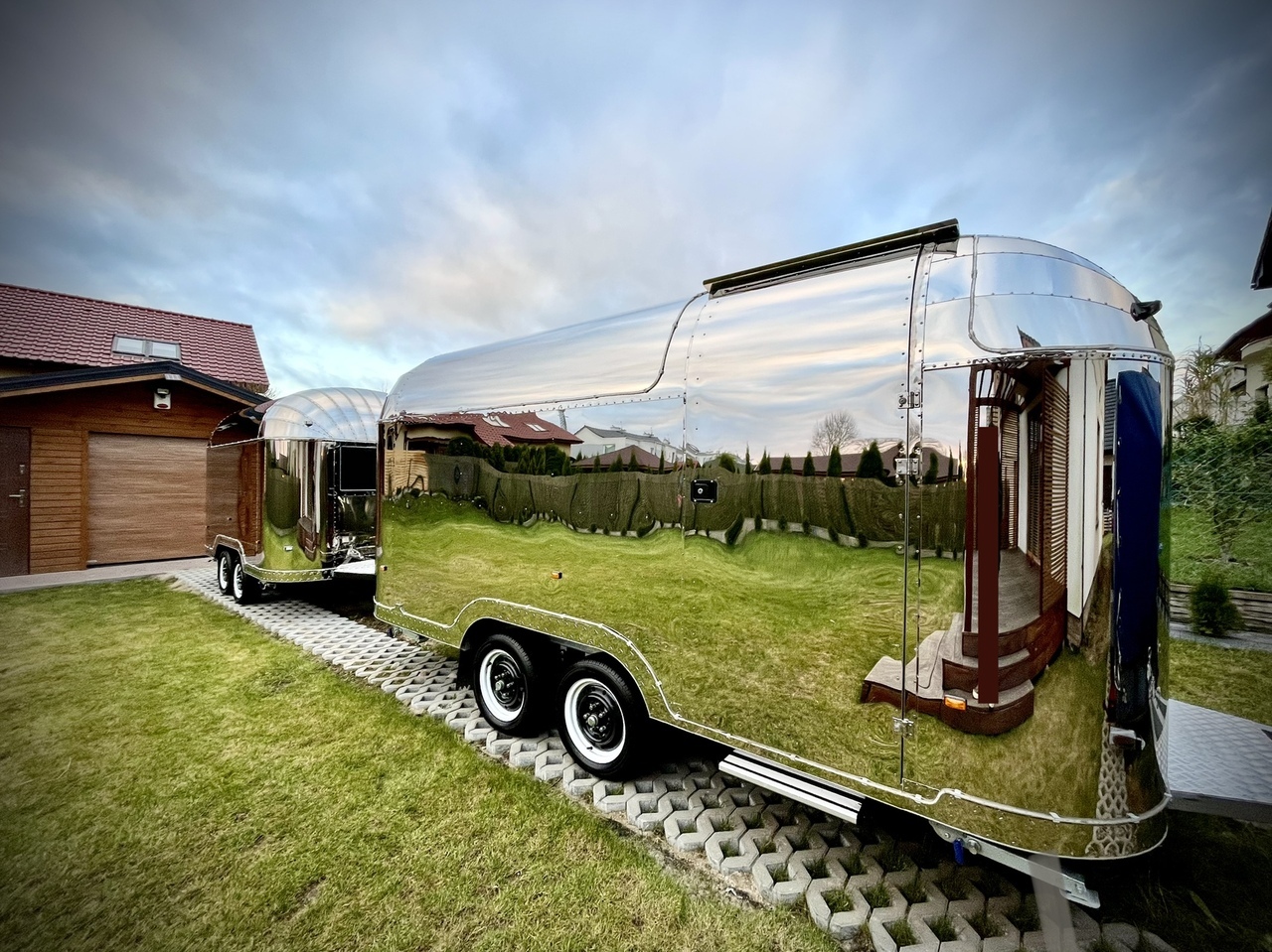 SHINE Summer oryginal - Prodejní přívěs: obrázek 1 SHINE Summer oryginal - Prodejní přívěs: obrázek 1