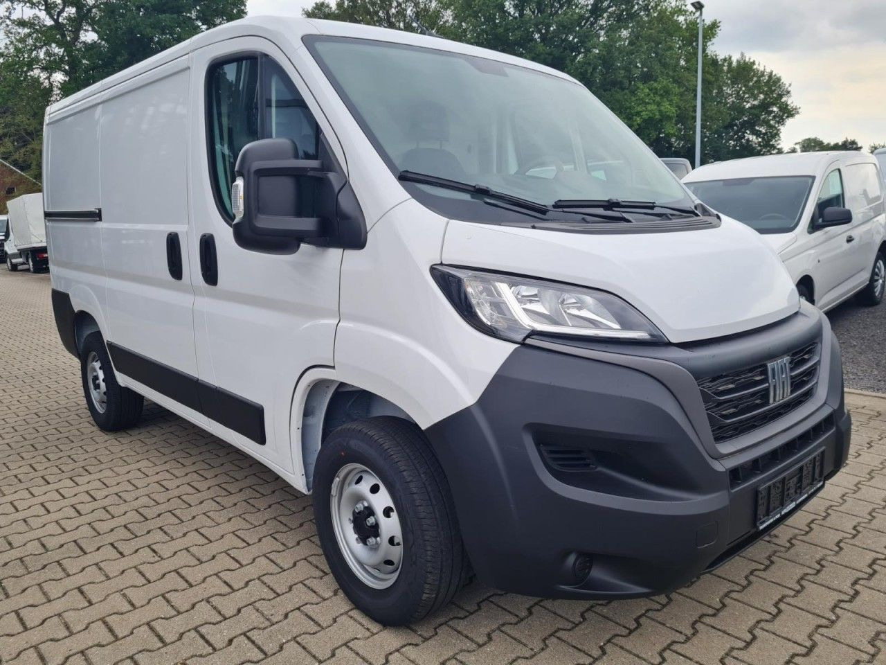 Fiat Ducato 30 Kasten L1H1 KLIMA PDC REGALE TEMPOMAT - Malá dodávka: obrázek 4 Fiat Ducato 30 Kasten L1H1 KLIMA PDC REGALE TEMPOMAT - Malá dodávka: obrázek 4
