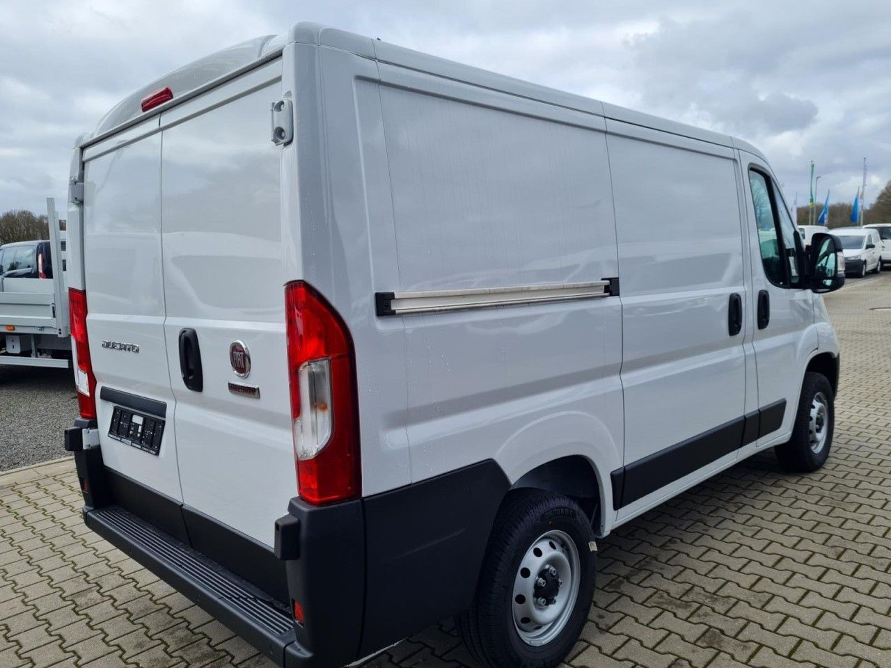 Fiat Ducato 30 Kasten L1H1 KLIMA PDC TEMPOMAT - Malá dodávka: obrázek 4 Fiat Ducato 30 Kasten L1H1 KLIMA PDC TEMPOMAT - Malá dodávka: obrázek 4