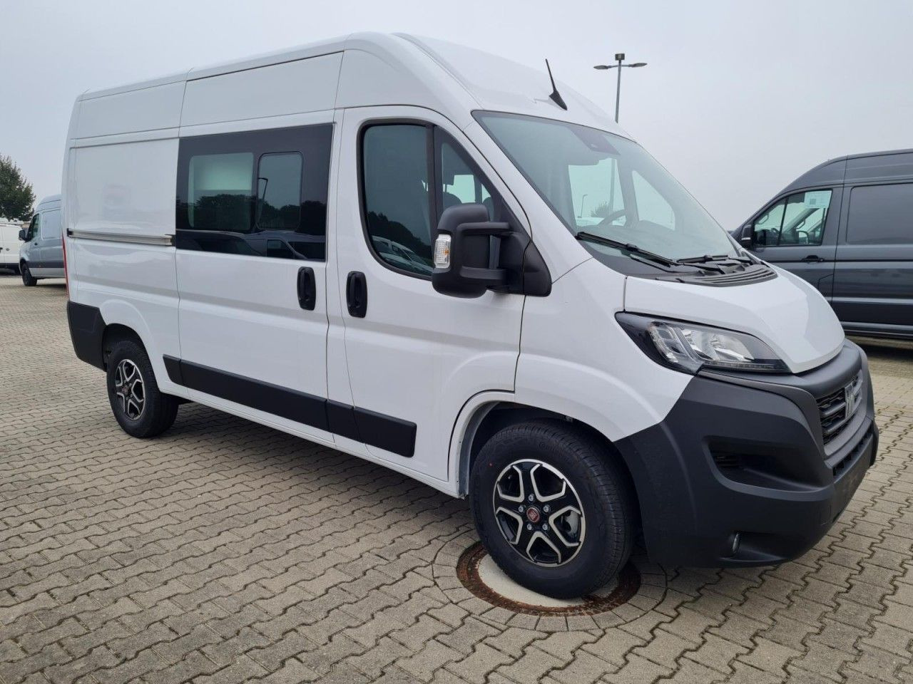 Fiat Ducato 35 Kasten Doka 7-Sitze 2x Schiebetür Maxi - Furgon, Dodávka s dvojitou kabinou: obrázek 4 Fiat Ducato 35 Kasten Doka 7-Sitze 2x Schiebetür Maxi - Furgon, Dodávka s dvojitou kabinou: obrázek 4