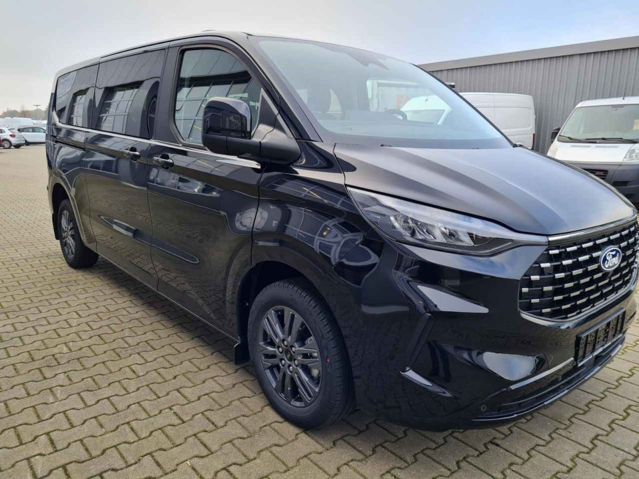 Ford Tourneo Custom 320 L2 Titanium 9 Sitze STANDHZ - Mikrobus: obrázek 3 Ford Tourneo Custom 320 L2 Titanium 9 Sitze STANDHZ - Mikrobus: obrázek 3