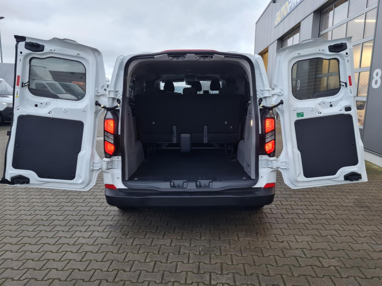 Ford Transit Custom Kombi 320 L2 Trend 9 Sitze KAMERA - Minibus, Mikrobus: obrázek 5 Ford Transit Custom Kombi 320 L2 Trend 9 Sitze KAMERA - Minibus, Mikrobus: obrázek 5