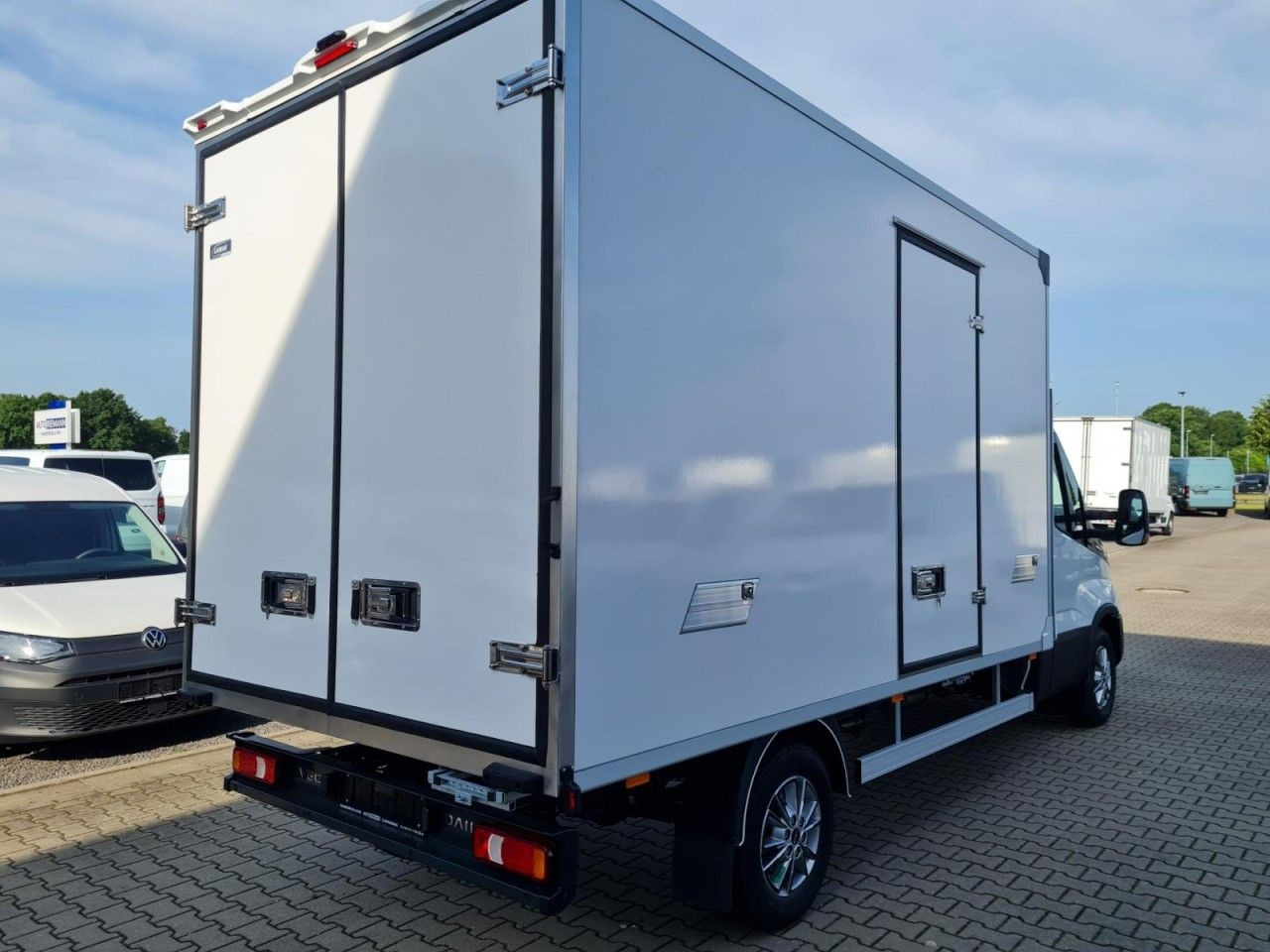 Iveco Daily 35S18 3.0 Koffer Hi Matic LM KAMERA NAVI - Dodávka skřín: obrázek 4 Iveco Daily 35S18 3.0 Koffer Hi Matic LM KAMERA NAVI - Dodávka skřín: obrázek 4