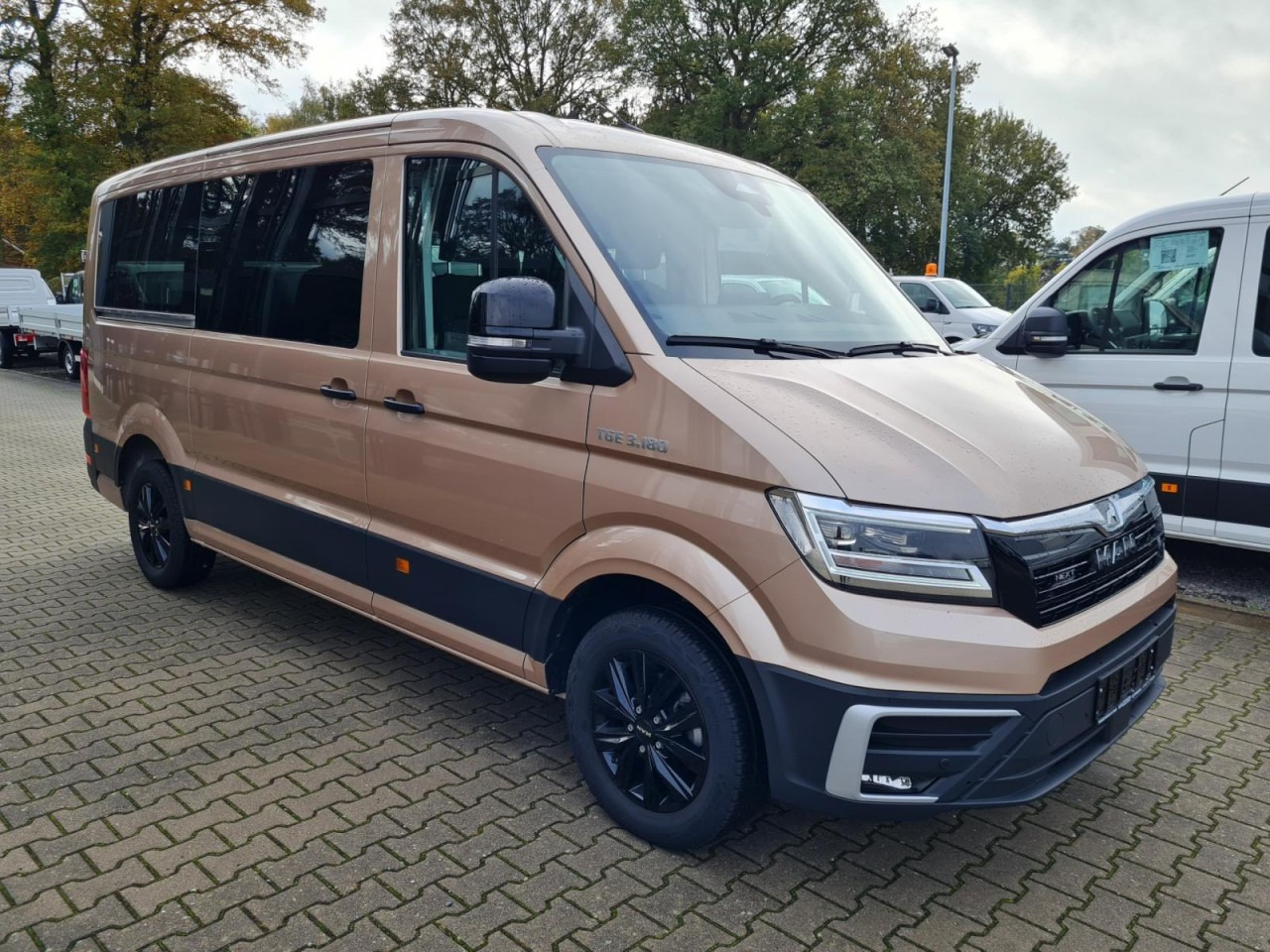 MAN Man TGE 3.180 TDi Kombi 9 Sitze ALU KAMERA LED LEDER Sonderumbau - Minibus, Mikrobus: obrázek 3 MAN Man TGE 3.180 TDi Kombi 9 Sitze ALU KAMERA LED LEDER Sonderumbau - Minibus, Mikrobus: obrázek 3