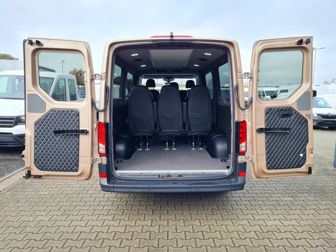 MAN Man TGE 3.180 TDi Kombi 9 Sitze ALU KAMERA LED LEDER Sonderumbau - Minibus, Mikrobus: obrázek 5 MAN Man TGE 3.180 TDi Kombi 9 Sitze ALU KAMERA LED LEDER Sonderumbau - Minibus, Mikrobus: obrázek 5