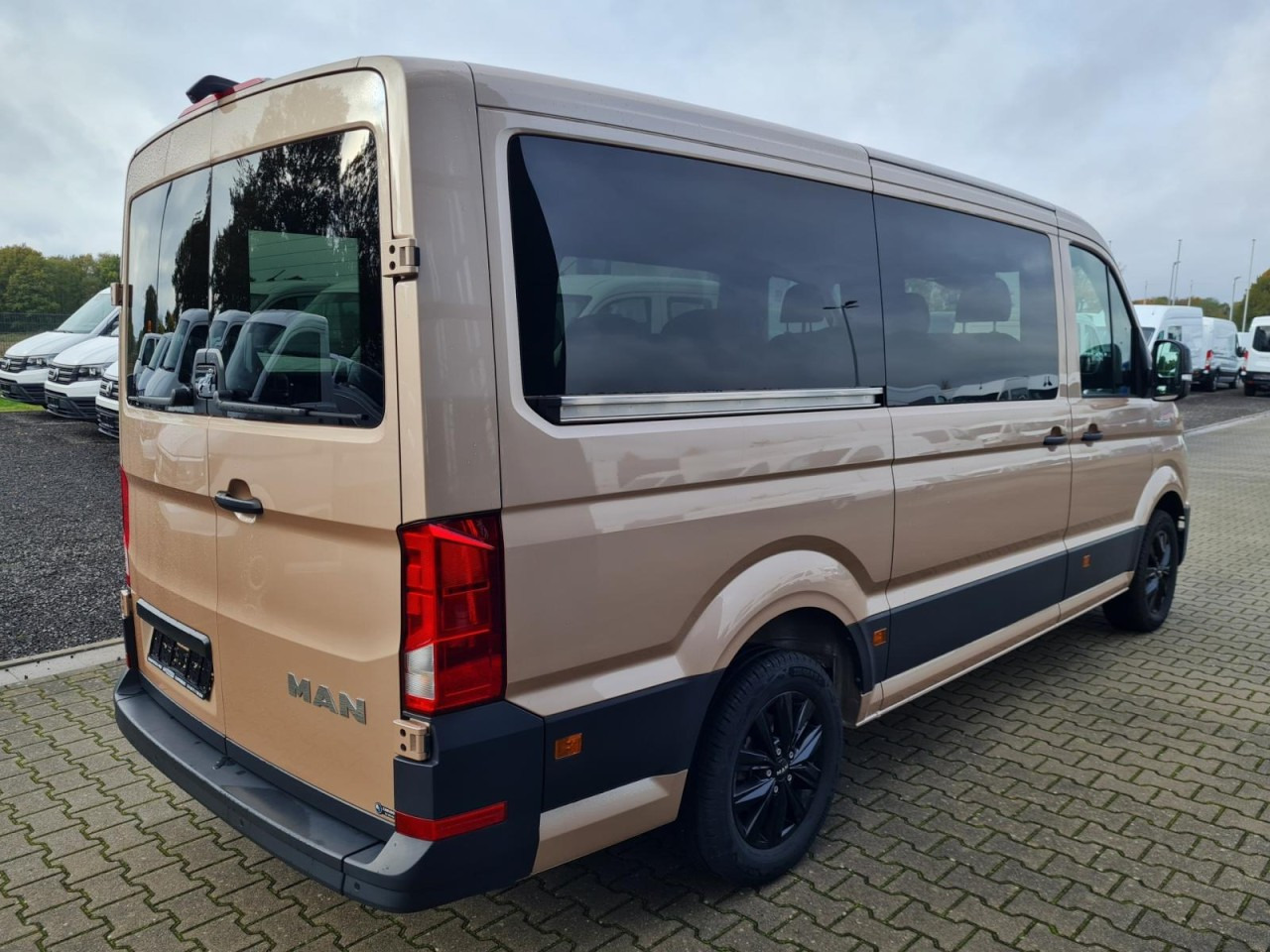 MAN Man TGE 3.180 TDi Kombi 9 Sitze ALU KAMERA LED LEDER Sonderumbau - Minibus, Mikrobus: obrázek 4 MAN Man TGE 3.180 TDi Kombi 9 Sitze ALU KAMERA LED LEDER Sonderumbau - Minibus, Mikrobus: obrázek 4