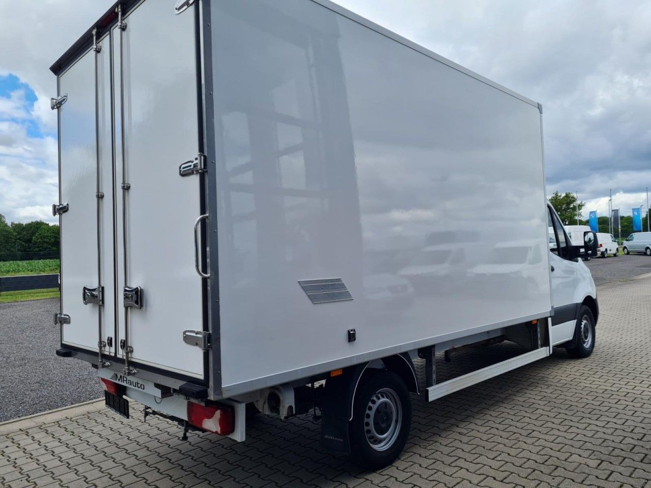 Mercedes-Benz Sprinter 315 CDI Möbel Koffer RWD KLIMA TEMPOMAT - Dodávka skřín: obrázek 4 Mercedes-Benz Sprinter 315 CDI Möbel Koffer RWD KLIMA TEMPOMAT - Dodávka skřín: obrázek 4