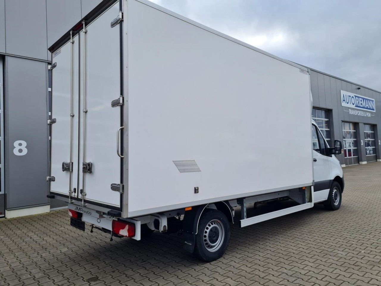 Mercedes-Benz Sprinter 315 CDi Koffer lang MBux Klima - Dodávka skřín: obrázek 4 Mercedes-Benz Sprinter 315 CDi Koffer lang MBux Klima - Dodávka skřín: obrázek 4