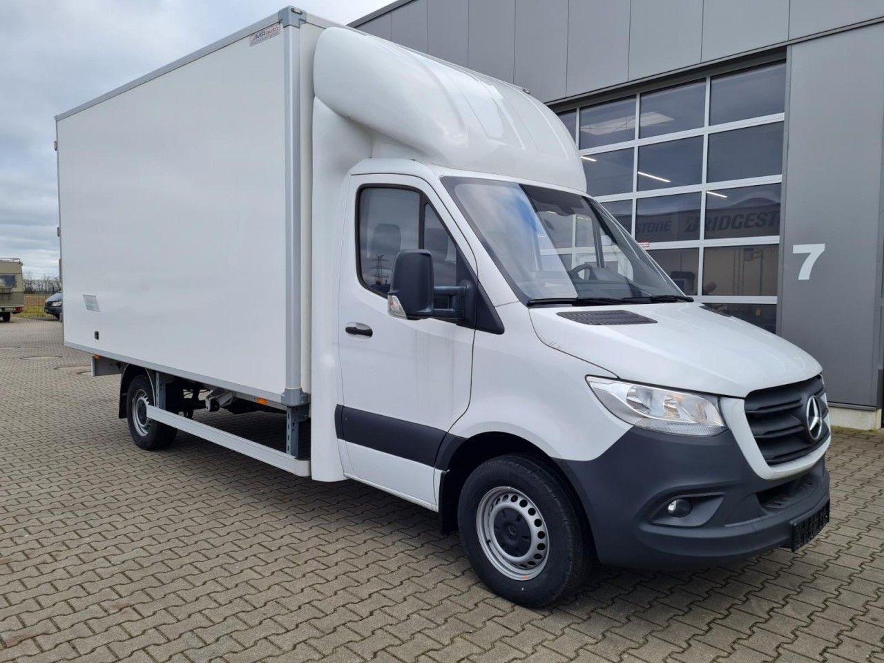 Mercedes-Benz Sprinter 315 Koffer lang MBux KLIMA NAVI TEMPOMA - Dodávka skřín: obrázek 3 Mercedes-Benz Sprinter 315 Koffer lang MBux KLIMA NAVI TEMPOMA - Dodávka skřín: obrázek 3