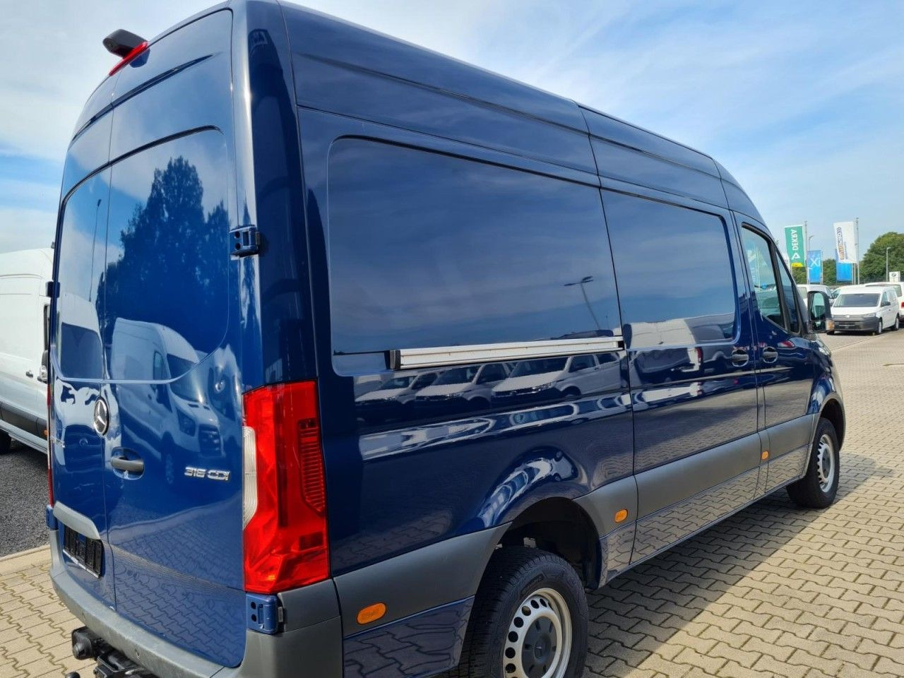 Mercedes-Benz Sprinter 316 Kasten CDI MR RWD AHK MBUX KAMERA - Furgon: obrázek 4 Mercedes-Benz Sprinter 316 Kasten CDI MR RWD AHK MBUX KAMERA - Furgon: obrázek 4